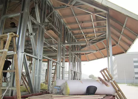 Small Modular Prefabricated Hotel , Overwater Bungalow With Light Steel Frame Custom House With New Design